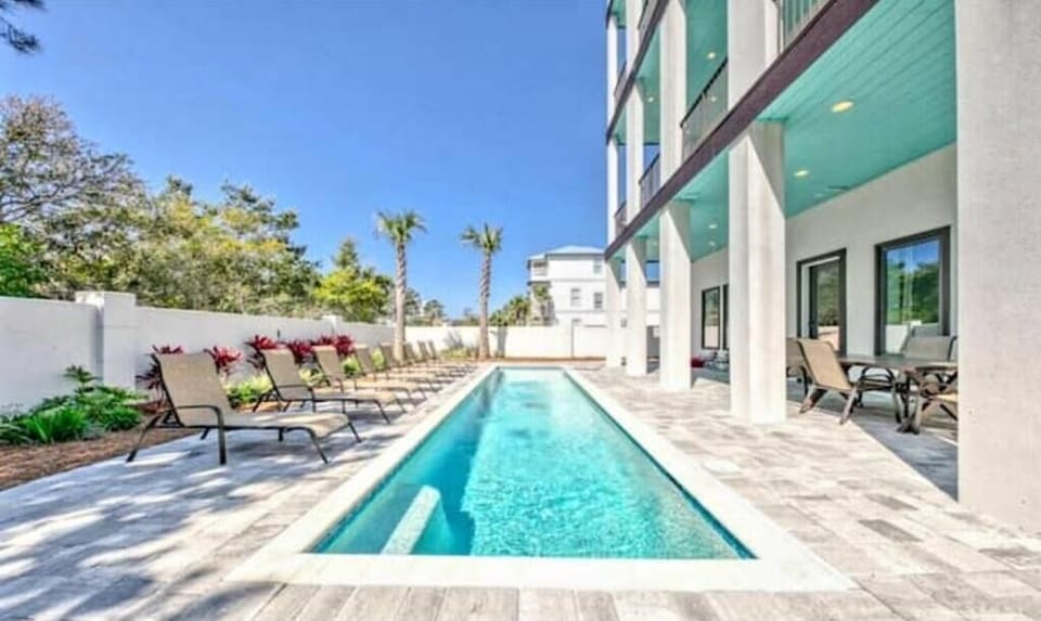 A large private pool can be heated for an additional fee. 