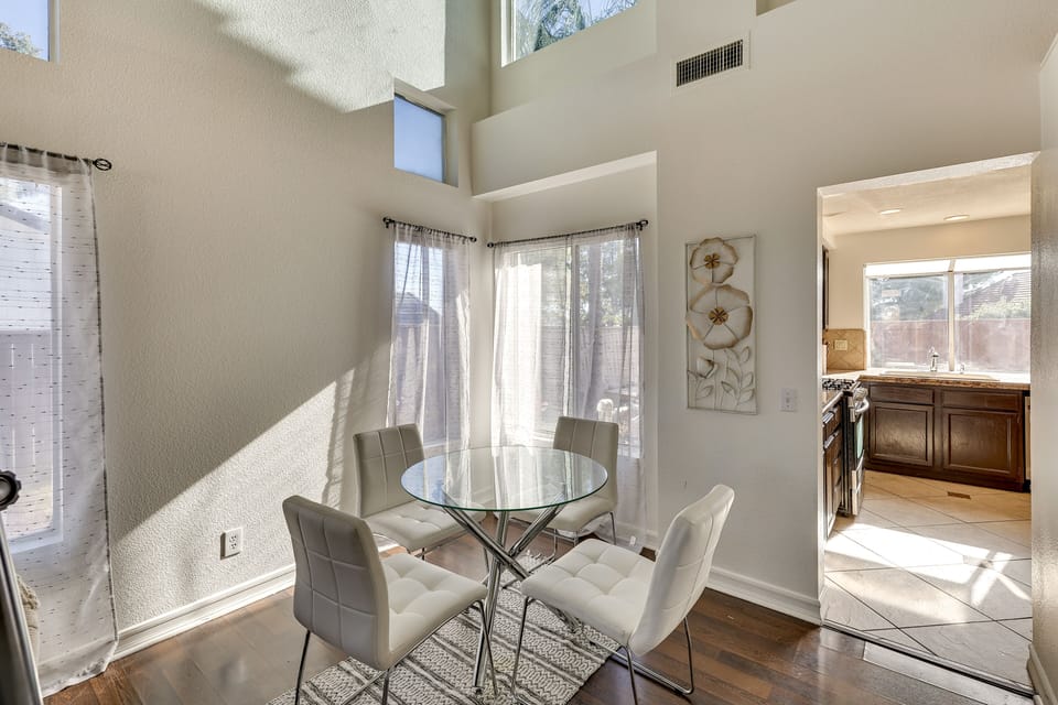 Dining Area | Dishware & Flatware Provided