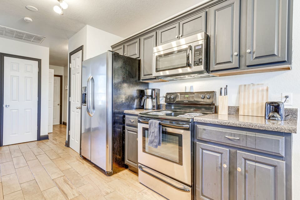 Kitchen | Equipped w/ Cooking Basics