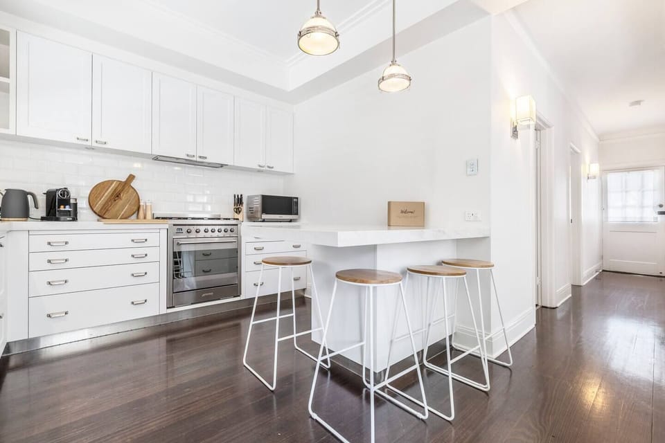 You can enjoy your meals in the dining area that is integrated with the kitchen.