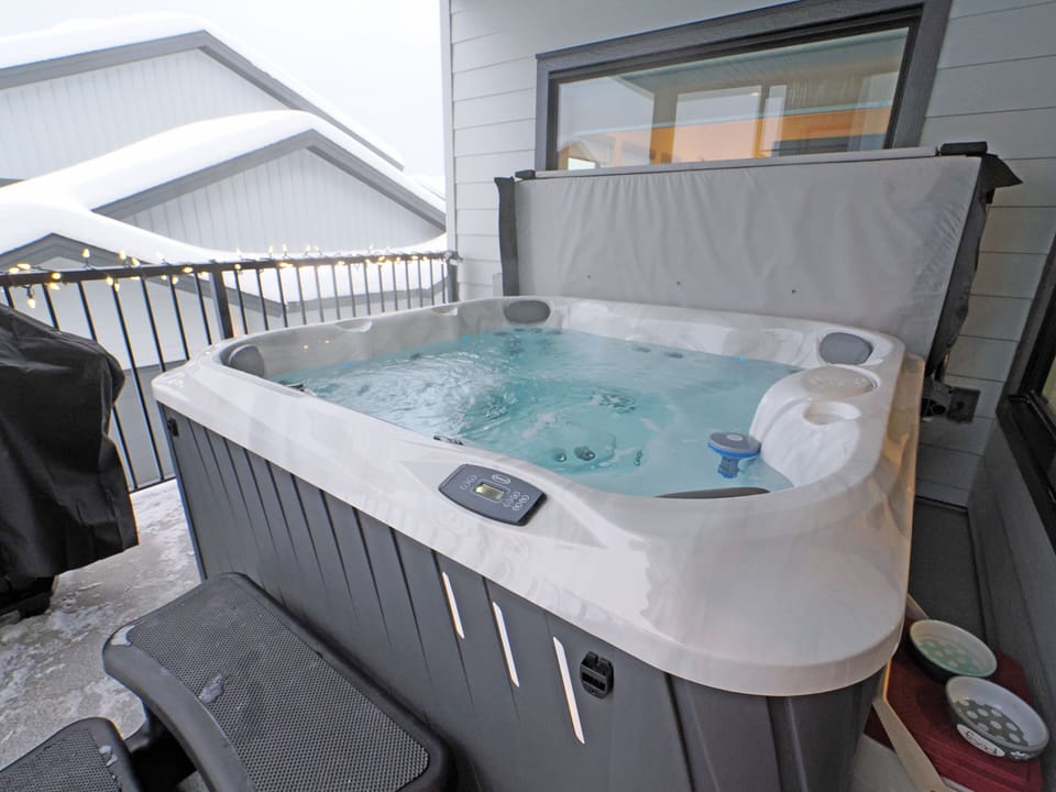 New Jacuzzi spa for 6 