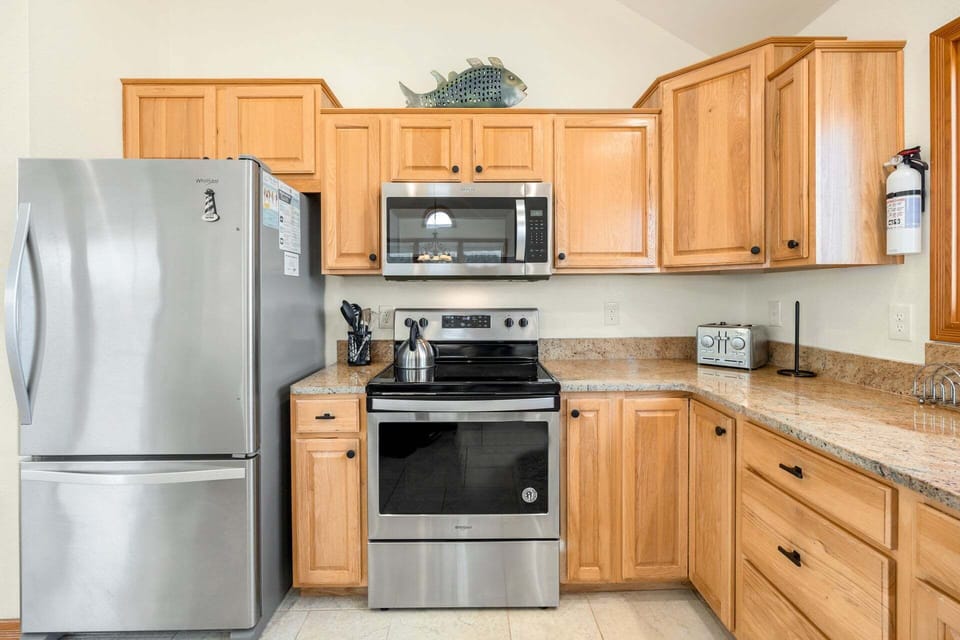 Whip up something delicious in the Modern Kitchen to enjoy at the Counter Bar or the Dining Area.