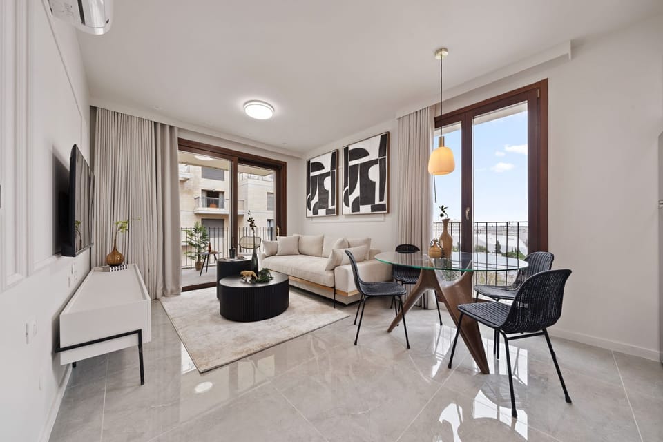 Living Room / Lounge