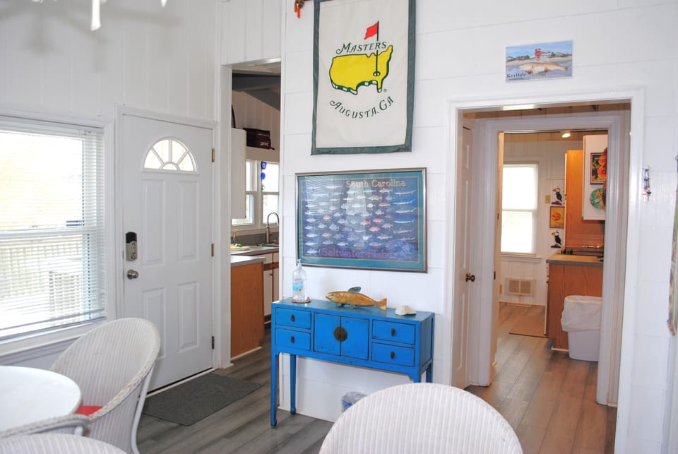 Dining Area to Kitchen