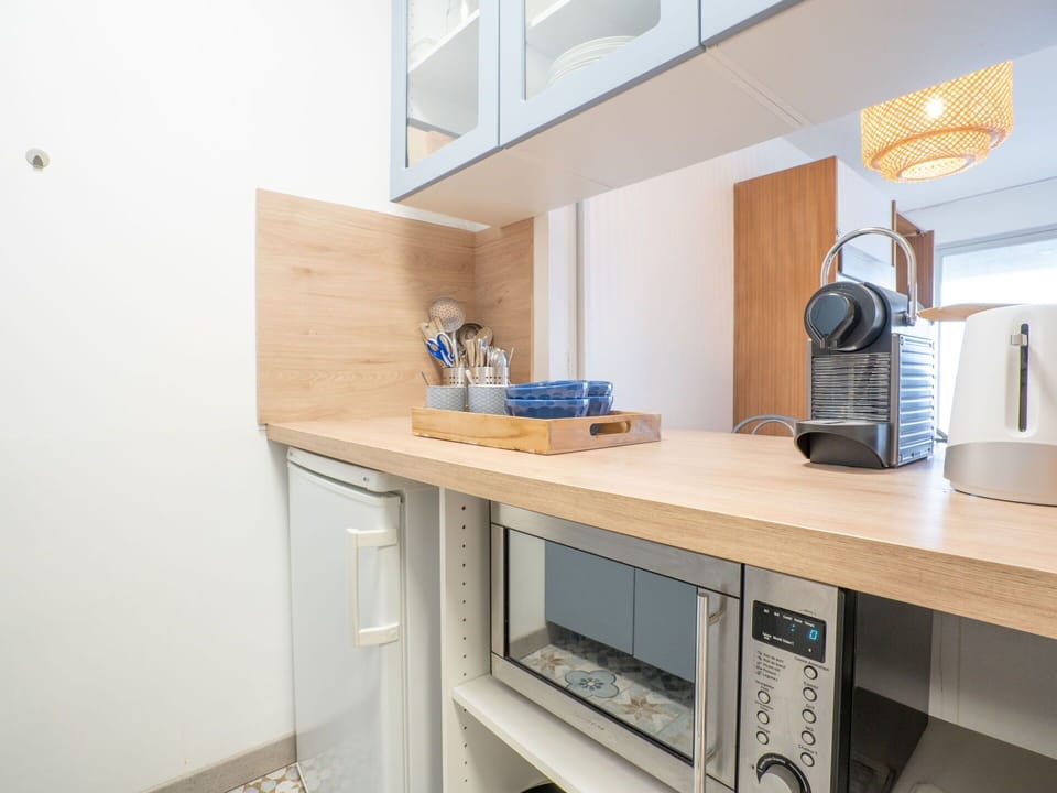Cabinetry, Property, Countertop, Wood, Home Appliance, Interior Design, Building, Kitchen Appliance, Floor, Wall