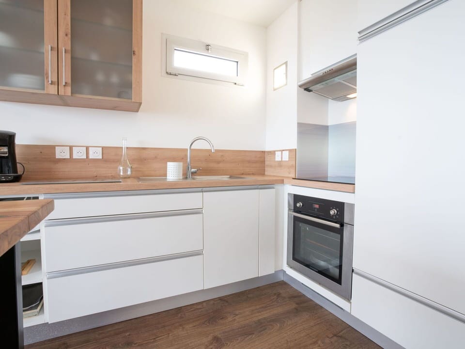 Brown, Countertop, Building, Cabinetry, Furniture, Property, Kitchen Sink, Sink, Tap, Kitchen