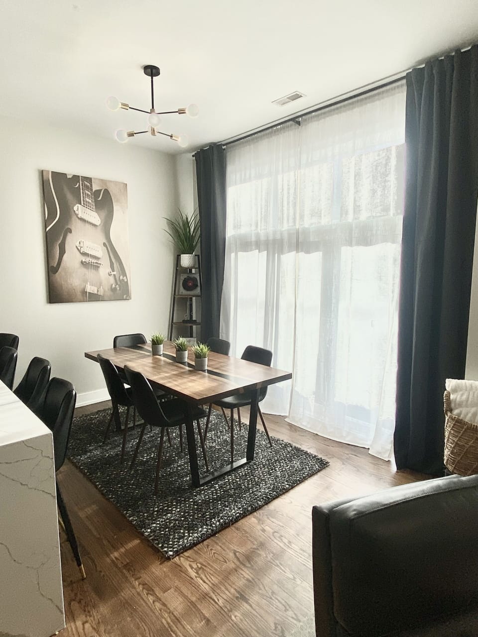 Dining for 6 , small outdoor patio
