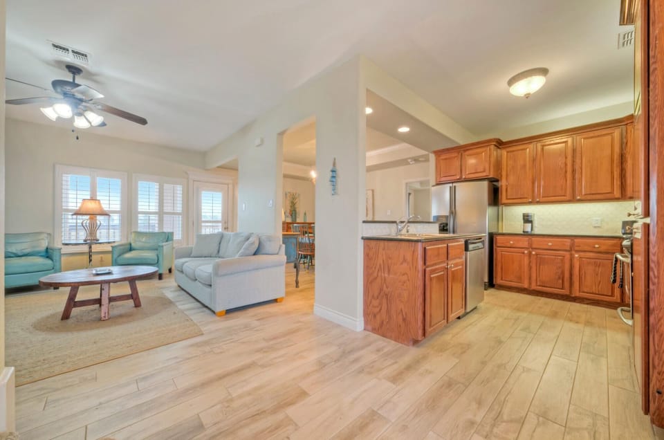 Open layout makes it easy for your group to connect.