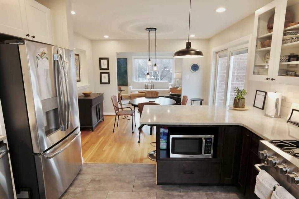 Full sized kitchen to enjoy family meals!
