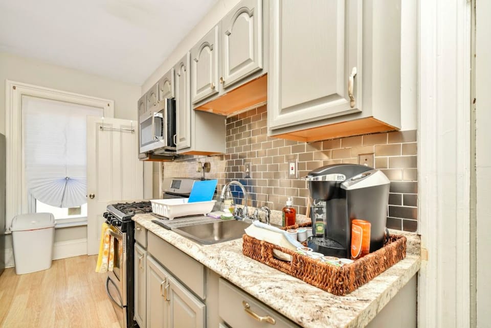Private Kitchen. with Amenities