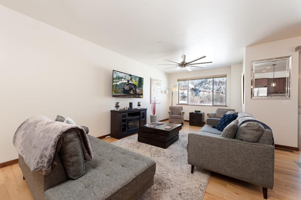 Main Living Space - Views of the Hermosa Cliffs