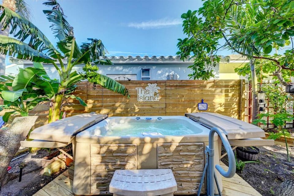 Outdoor spa tub