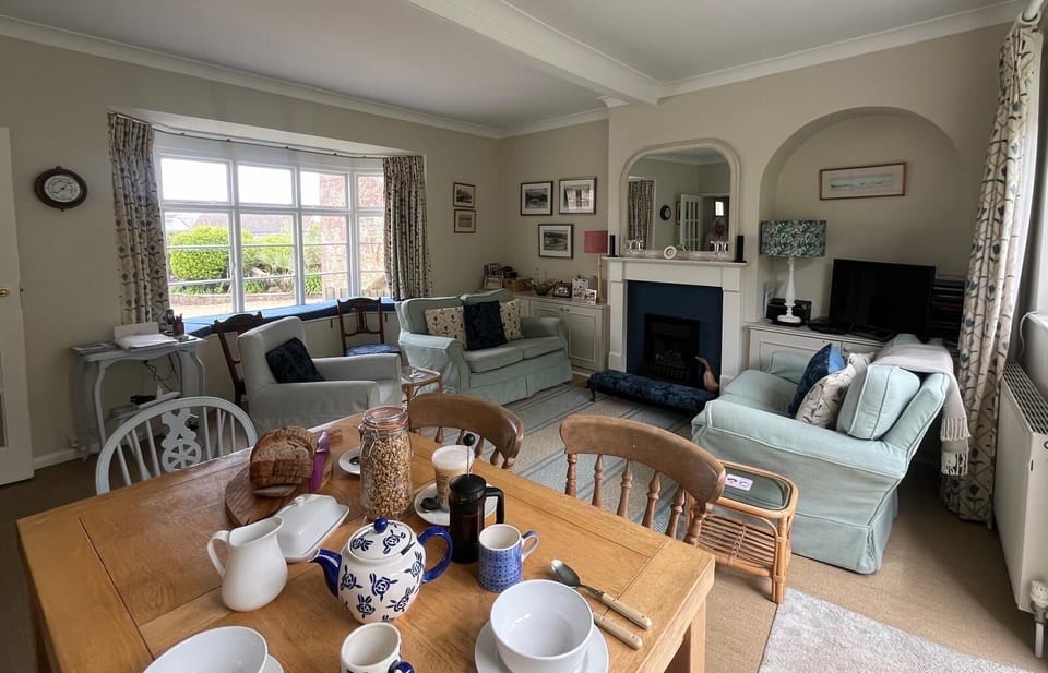 Sitting room and dining area