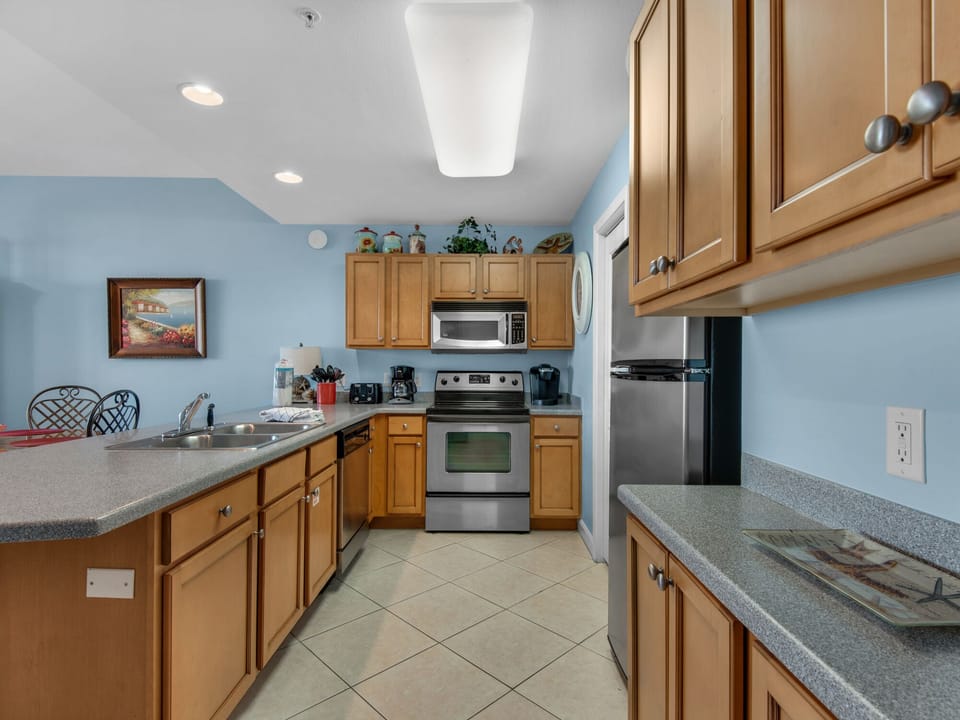 Fully Stocked Kitchen