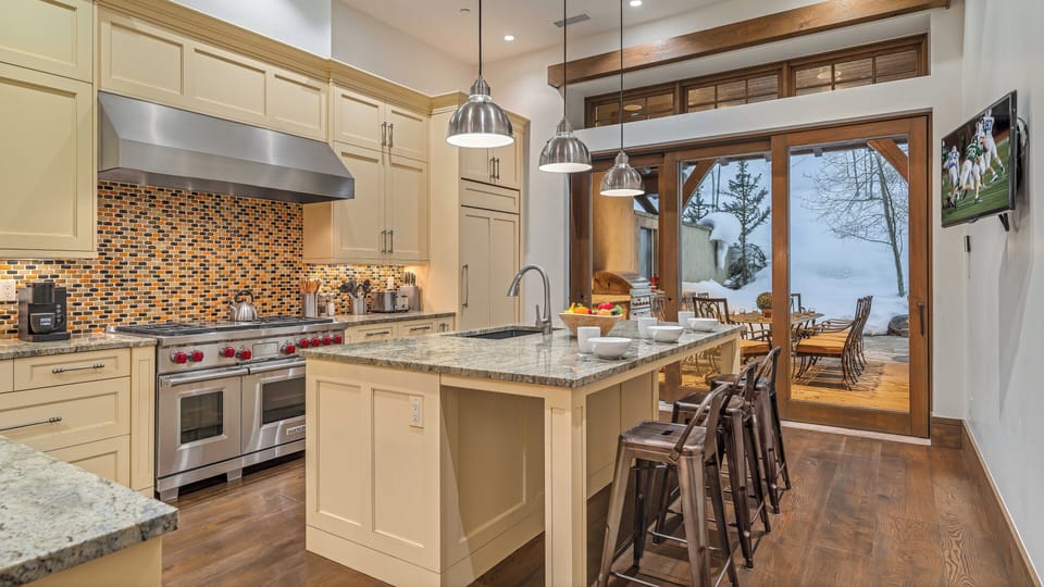 Fully-equipped kitchen with plenty of space