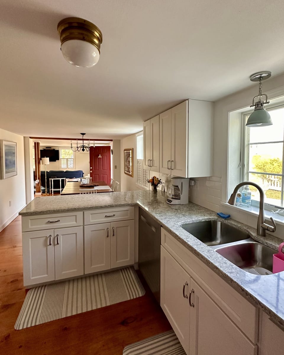 Kitchen - with dishwasher