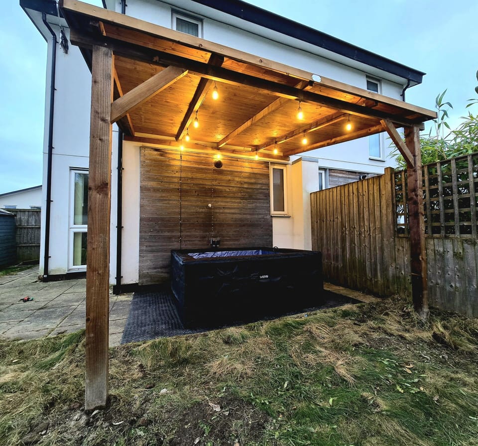 Hot Tub / whirlpool bath (Outdoor)
