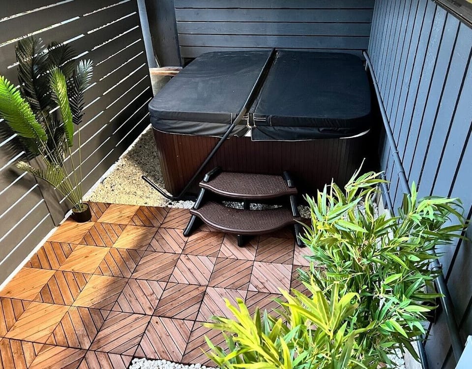 Hot Tub Spa Area (2)