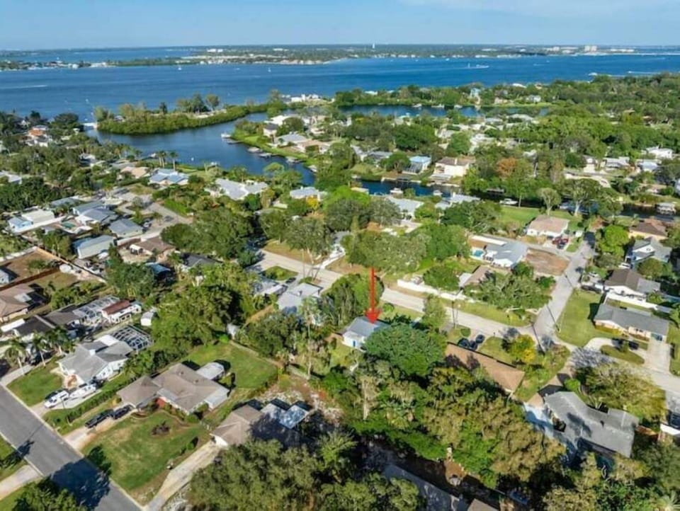 Located 0.5 miles from Warner's Bayou Boat Ramp