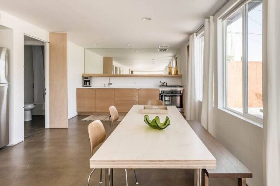 dining room to kitchen