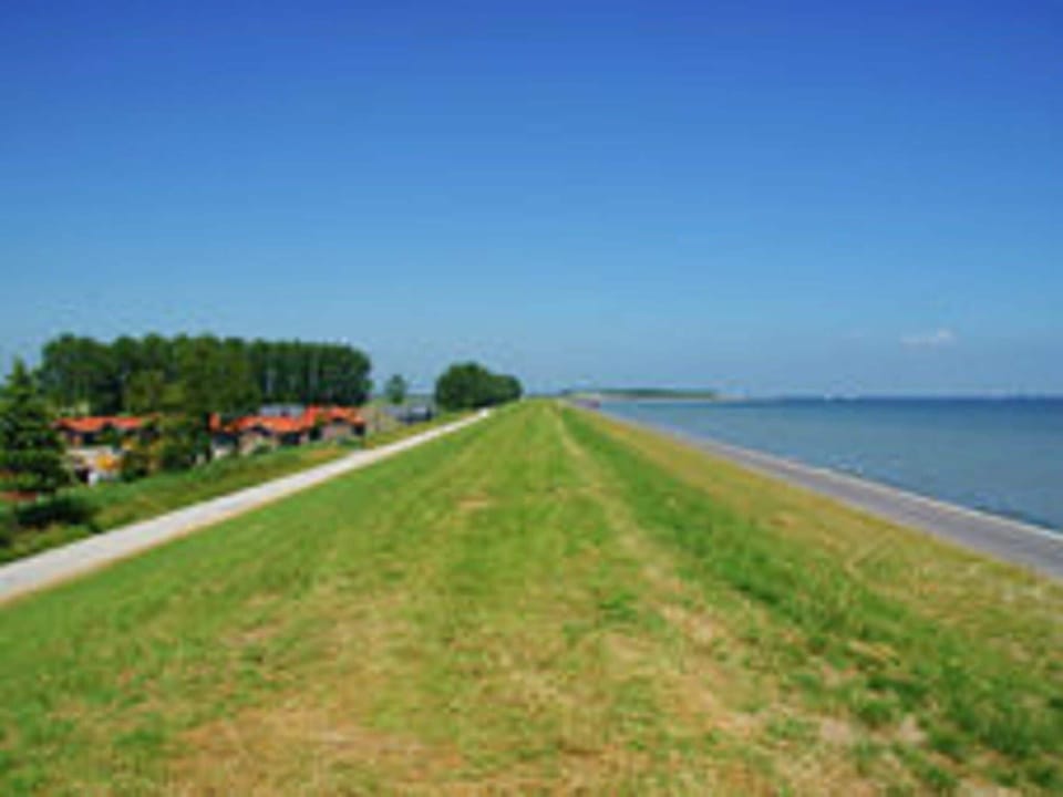 Surroundings [summer] (1-5 km)