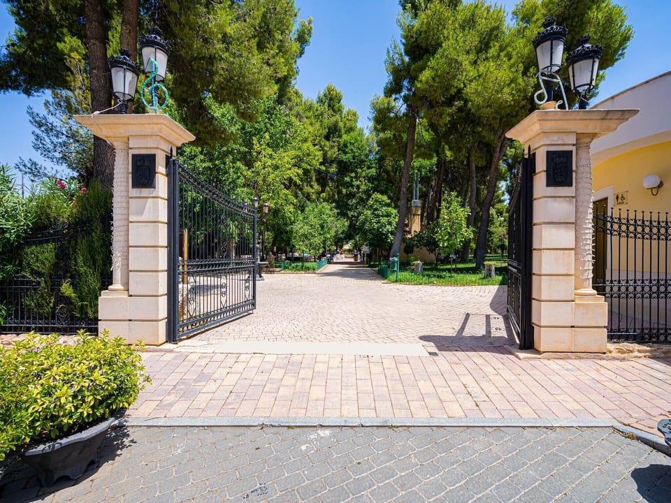 Entrance / Reception