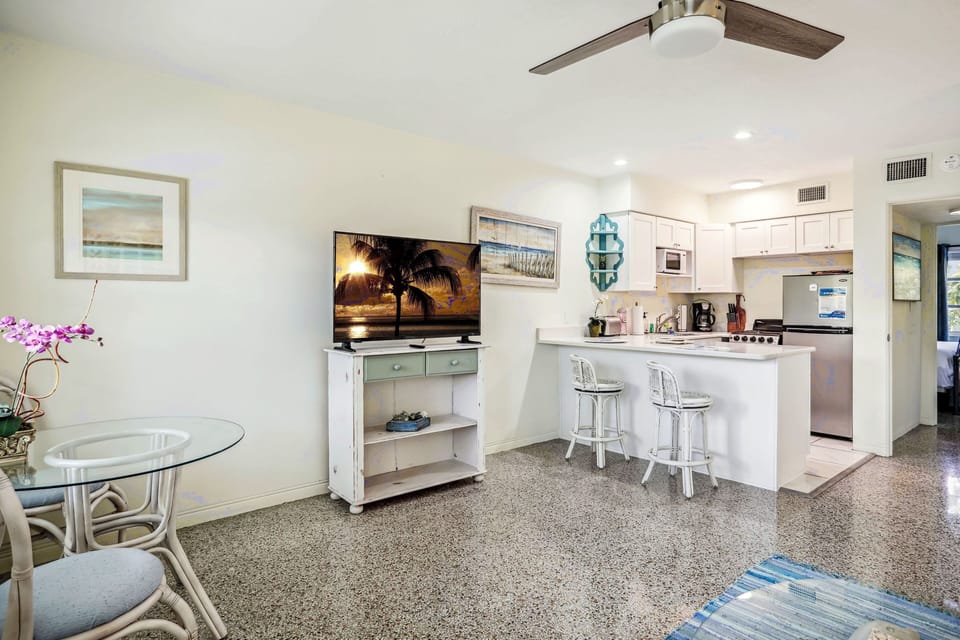Beach Quarters 6