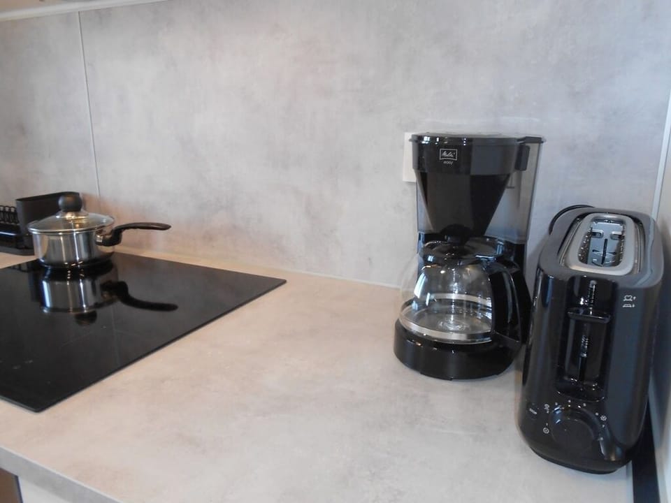 Coffee machine, toaster, Induction hob, Microwave, convection oven, dishwasher