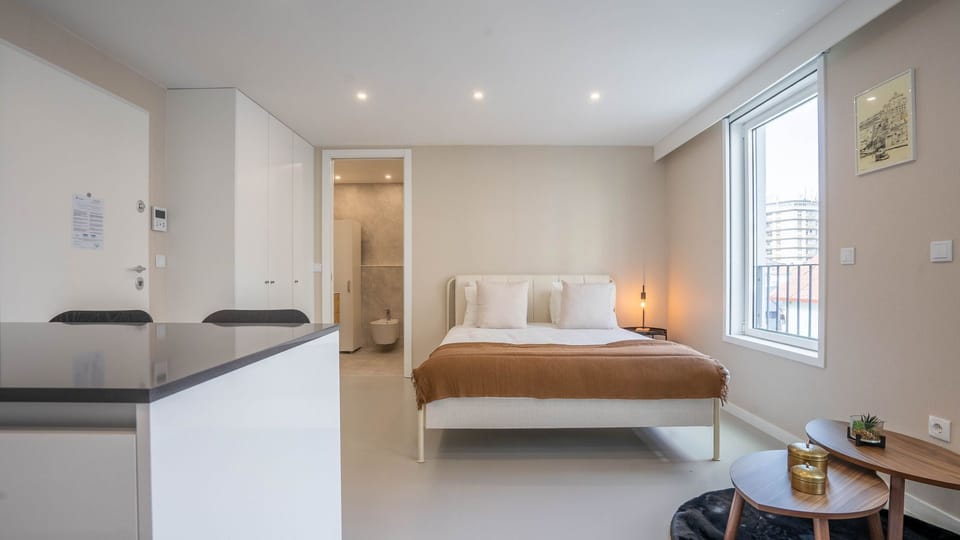 This inviting studio offers a perfect blend of comfort and functionality, allowing you to relax in the cozy bed after a day of exploration or enjoy a casual meal at the sleek breakfast bar. The bright natural light from the window creates an airy ambiance