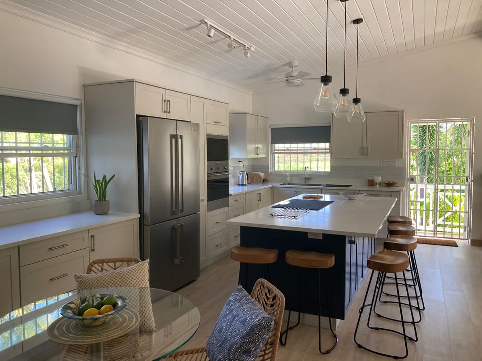 Kitchen and Island with seating for 6