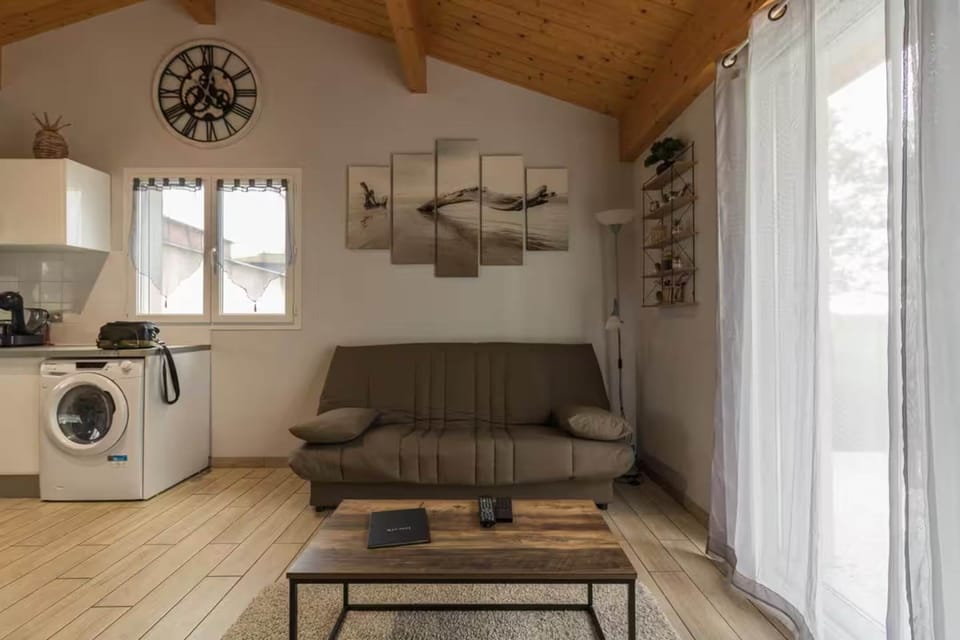 b9ec808b-667c-4402-b81e-84b32dc388d4
