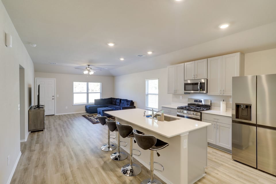 Dining Area | Dishware/Flatware | Trash Bags/Paper Towels