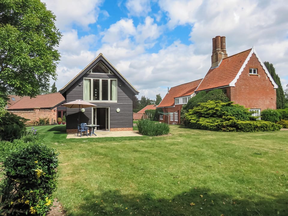 Garden | The Farmhouse - Wash Farm Barns, Banham