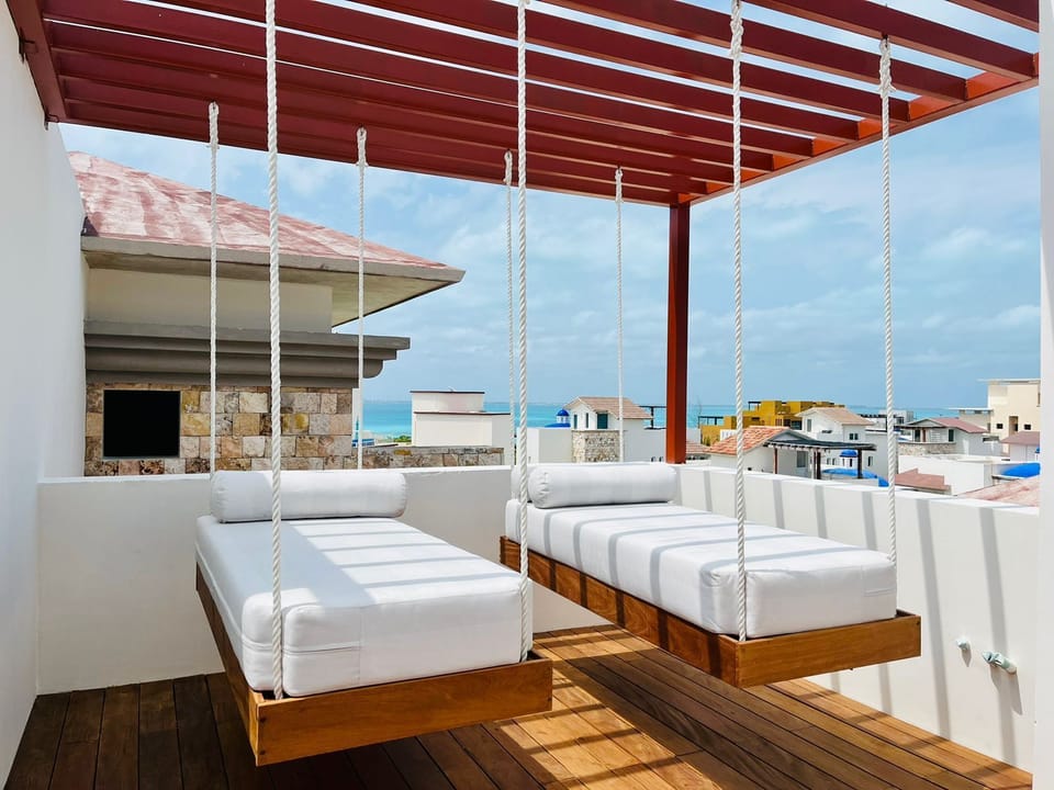 Outdoor pool beds