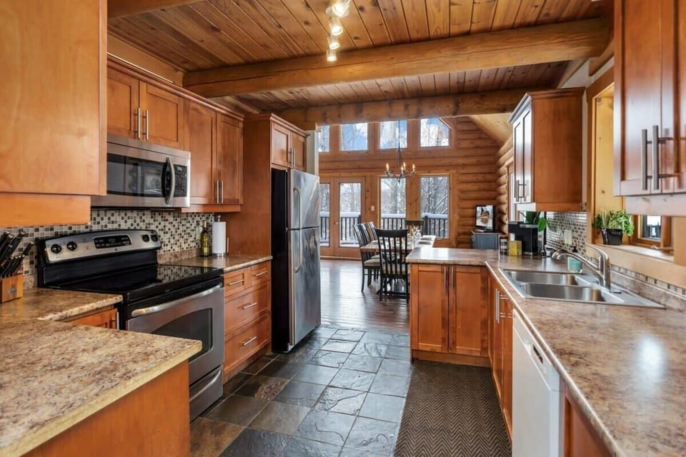 Cuisine toute équipée / Fully furnished kitchen