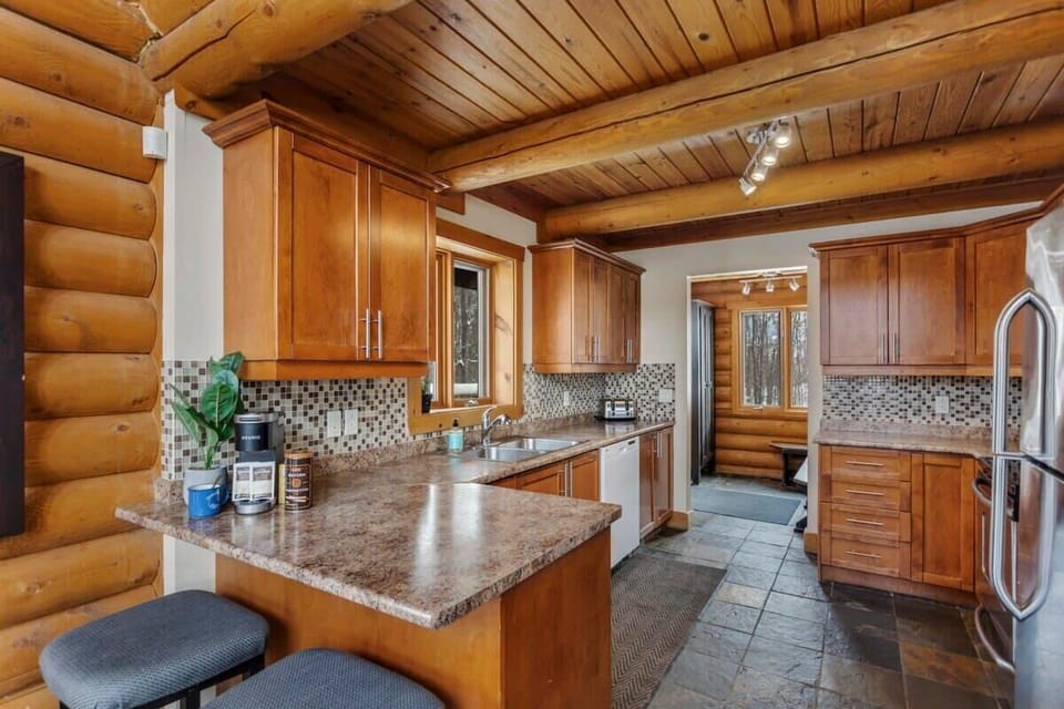 Cuisine toute équipée / Fully furnished kitchen