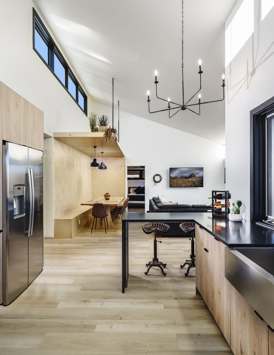 Whip up post-vineyard feasts in our fully stocked kitchen, all while soaking in the breathtaking views of the Verde Valley below.