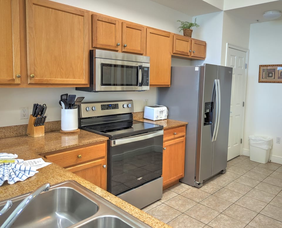 Waters Edge #609 Kitchen