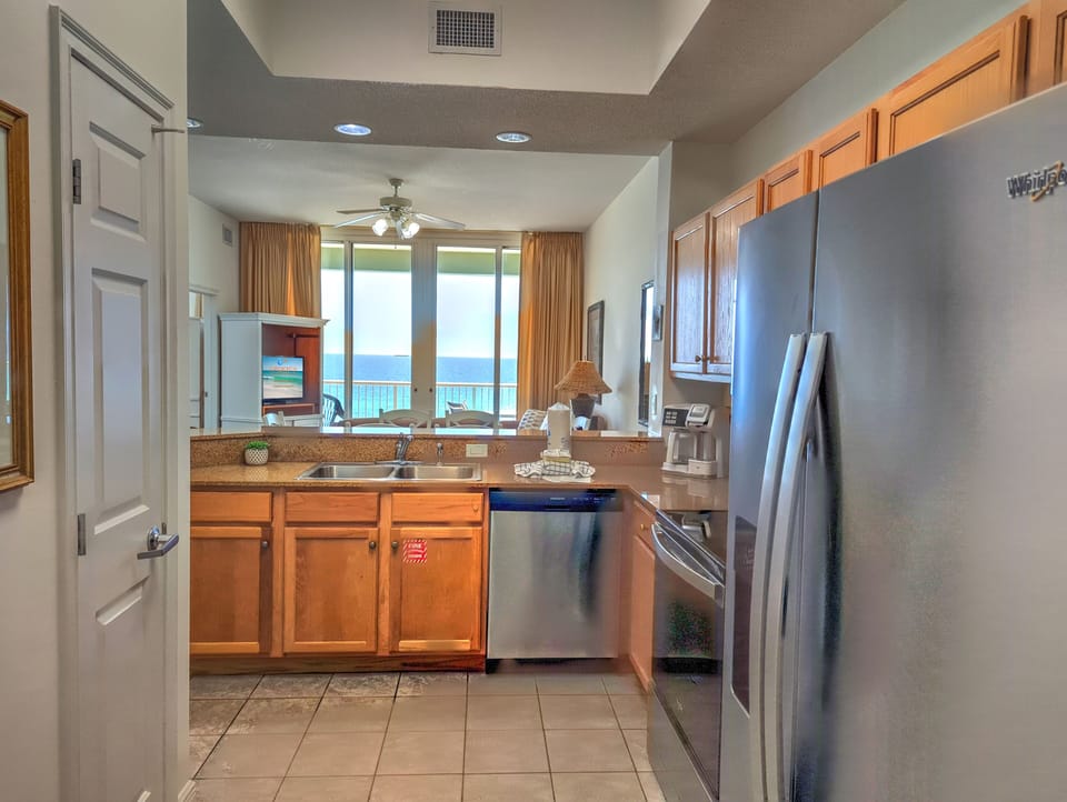 Waters Edge #609 Kitchen