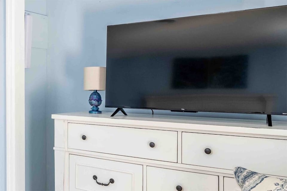 42” tv in queen bedroom 