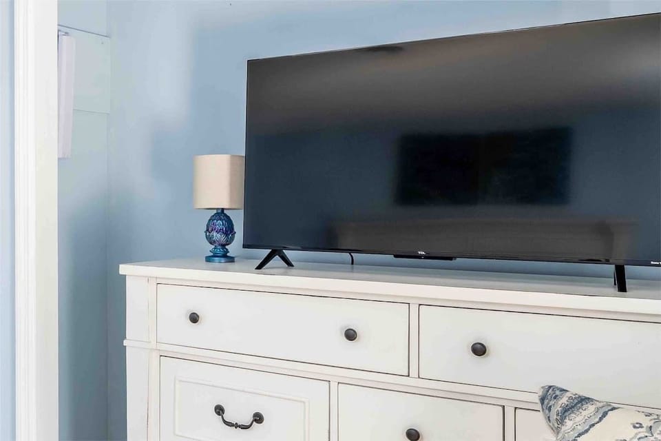 42” tv in queen bedroom 