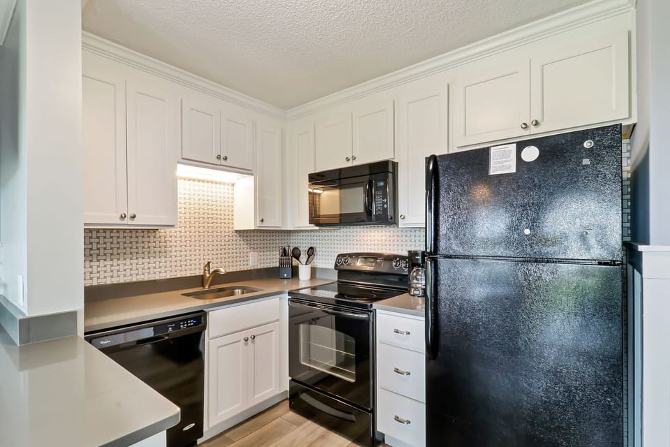 Carolina Beach Club 525 - Kitchen