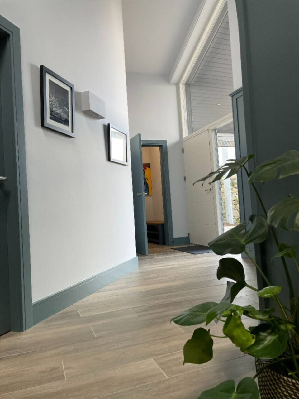 bright and airy entrance with cloakroom and bootdryer
