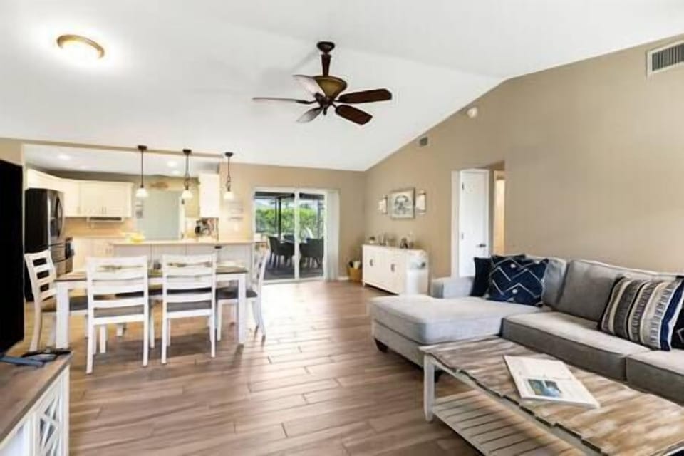 Spacious Open Concept, perfect for you to be able to enjoy the company of your friends and Family.