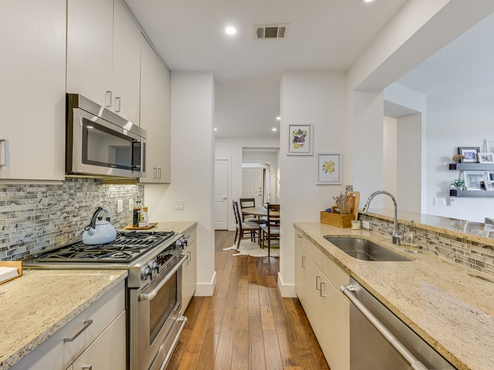 Full Kitchen