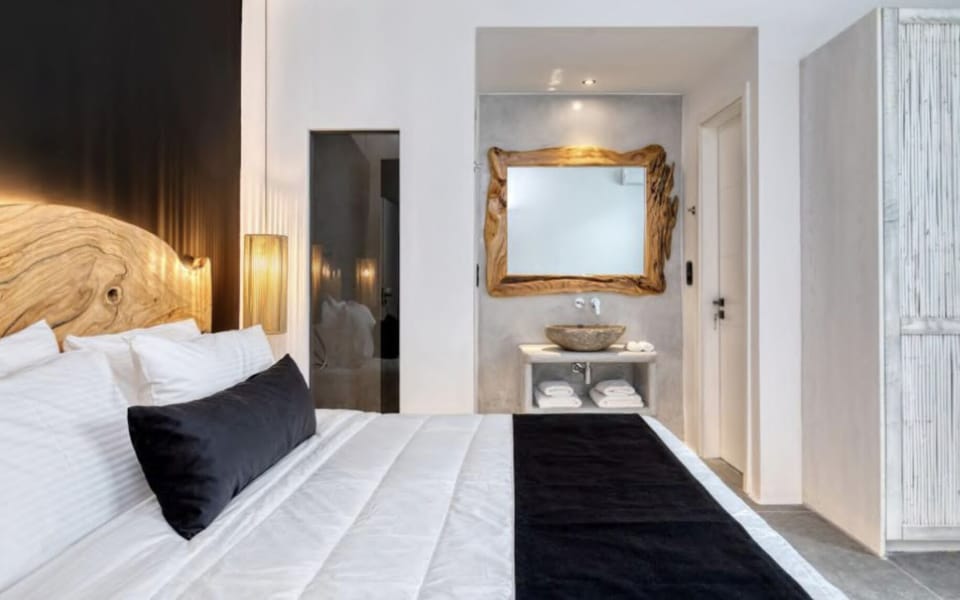 OTHER BEDROOM WITH OWN BATHROOM
