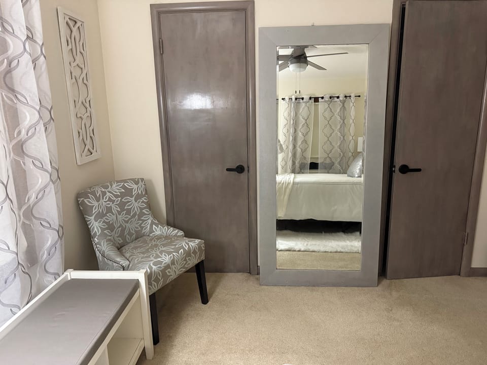 Bed 3 Double Closets