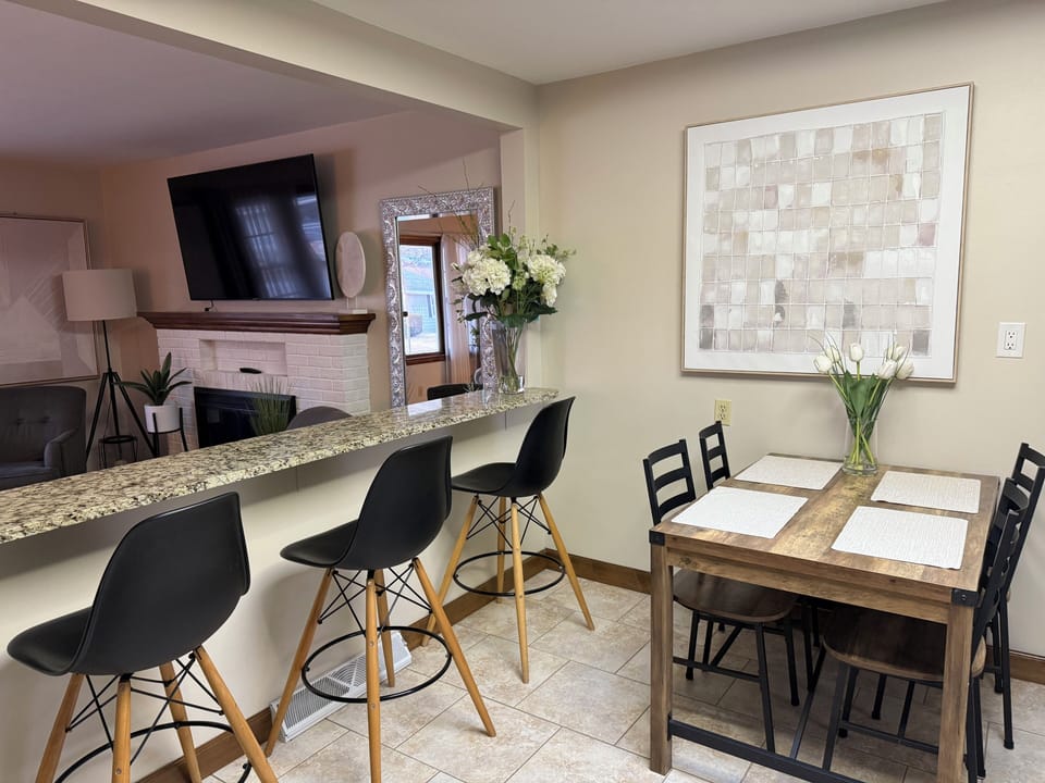 Large Eat-In Kitchen