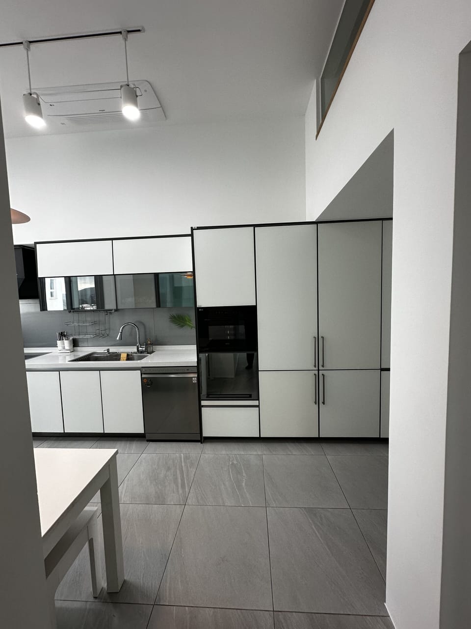 Kitchen (3rd floor)