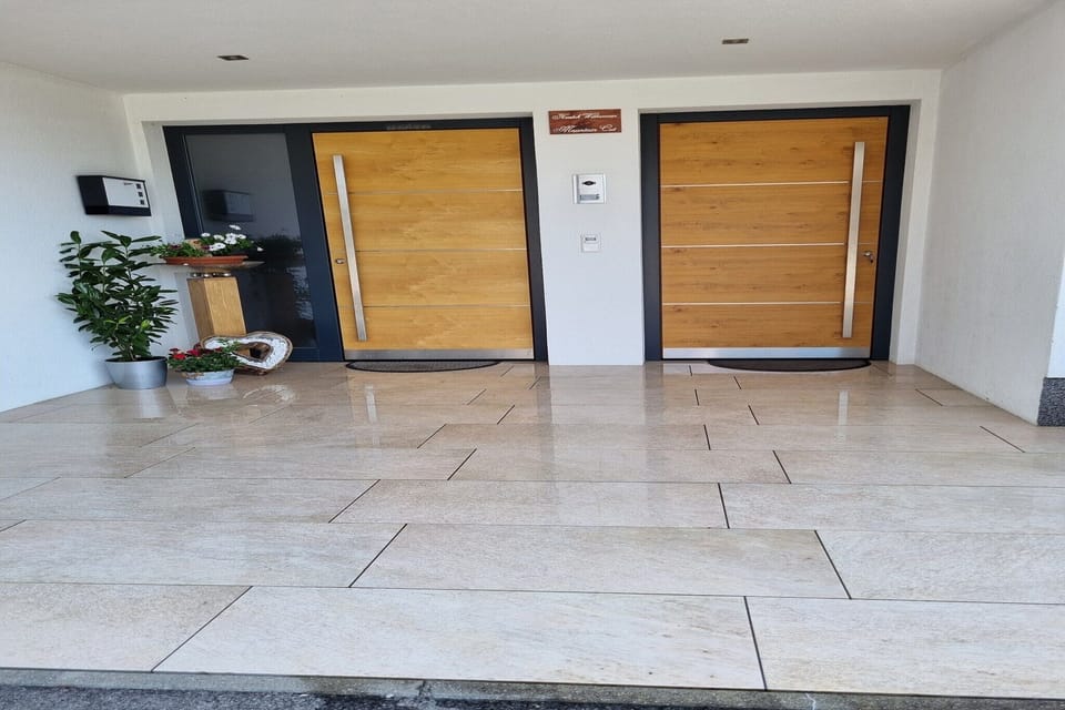 Entrance / Reception